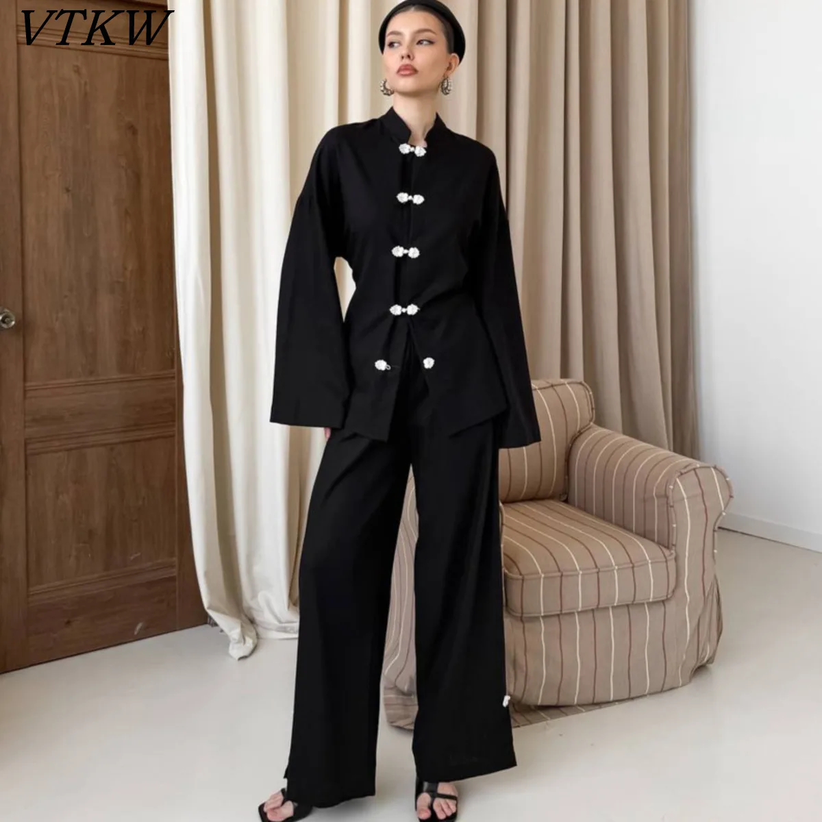 VTKW 2026 New Women 2 Piece Pants Set Mandarin Collar Frog Button Back Tie Waist Wide Leg Trousers Linen Casual Outfit
VTKW 2026 New Women 2 Piece Pants Set Mandarin Collar Frog Button Back Tie Waist Wide Leg Trousers Linen Casual Outfit