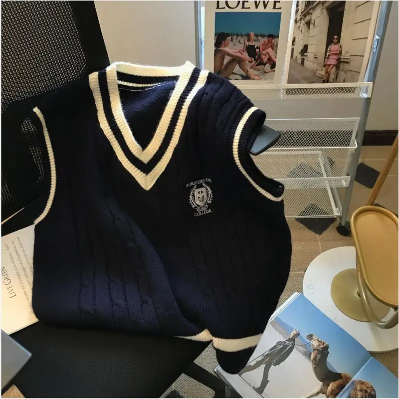 Autumn Winter Large Size Knitted V-Ne Sweater Vest for Men Couple No Sve Baseball Collar Tank Top Casual Streetwear
Autumn Winter Large Size Knitted V-Ne Sweater Vest for Men Couple No Sve Baseball Collar Tank Top Casual Streetwear