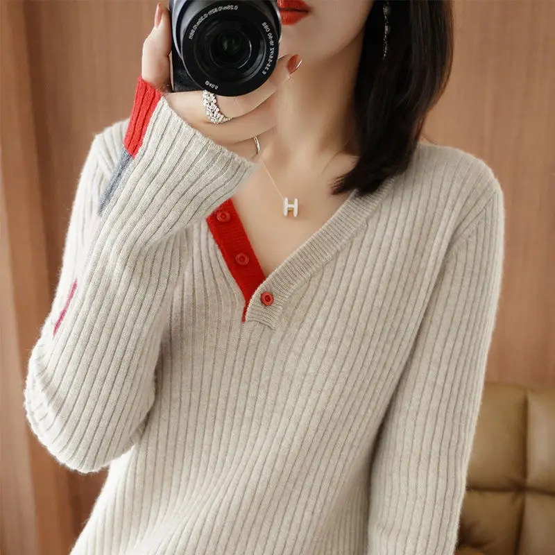 Pullover V-neck color-blocking long-sleeved women 2023 autumn and winter western slimming solid casual knitted bottoming sweater
Pullover V-neck color-blocking long-sleeved women 2023 autumn and winter western slimming solid casual knitted bottoming sweater