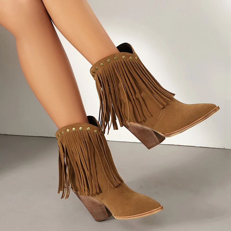 Retro Punk Rivet Pointed Toe Tassel Boots for Women Autumn Winter New Wedge High Heels Slip on Fringe Ankle Booties Plus Size 42
Retro Punk Rivet Pointed Toe Tassel Boots for Women Autumn Winter New Wedge High Heels Slip on Fringe Ankle Booties Plus Size 42