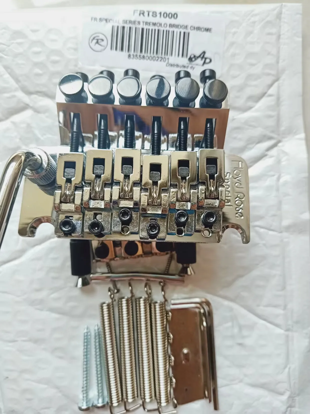 Classic Double Locking Tremolo Bridge Chrome with Stainless Steel Block 34mm 42mm Locking Nut for Electric Guitar Parts
Classic Double Locking Tremolo Bridge Chrome with Stainless Steel Block 34mm 42mm Locking Nut for Electric Guitar Parts