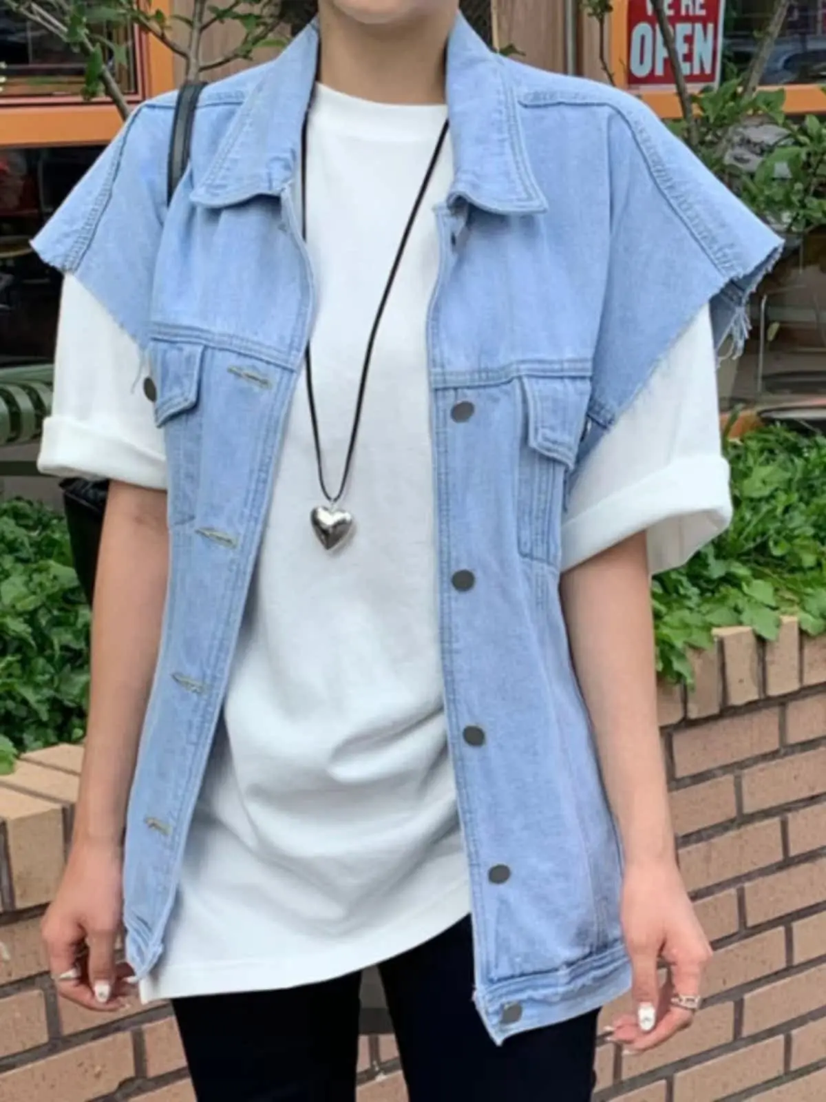 Retro Collar Sleeveless Denim Vest Women Loose Lazy Style Double Pocket Shoulder Jacket Trendy Cotton Blend Commute Style
Retro Collar Sleeveless Denim Vest Women Loose Lazy Style Double Pocket Shoulder Jacket Trendy Cotton Blend Commute Style