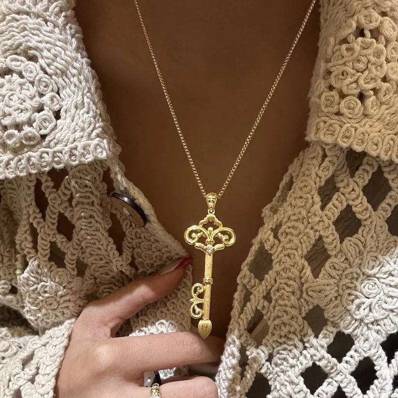 Antique gold crafts frosted brushed fleur-de-lis key necklace hollow out palace style collar chain classical wedding jewelry
Antique gold crafts frosted brushed fleur-de-lis key necklace hollow out palace style collar chain classical wedding jewelry