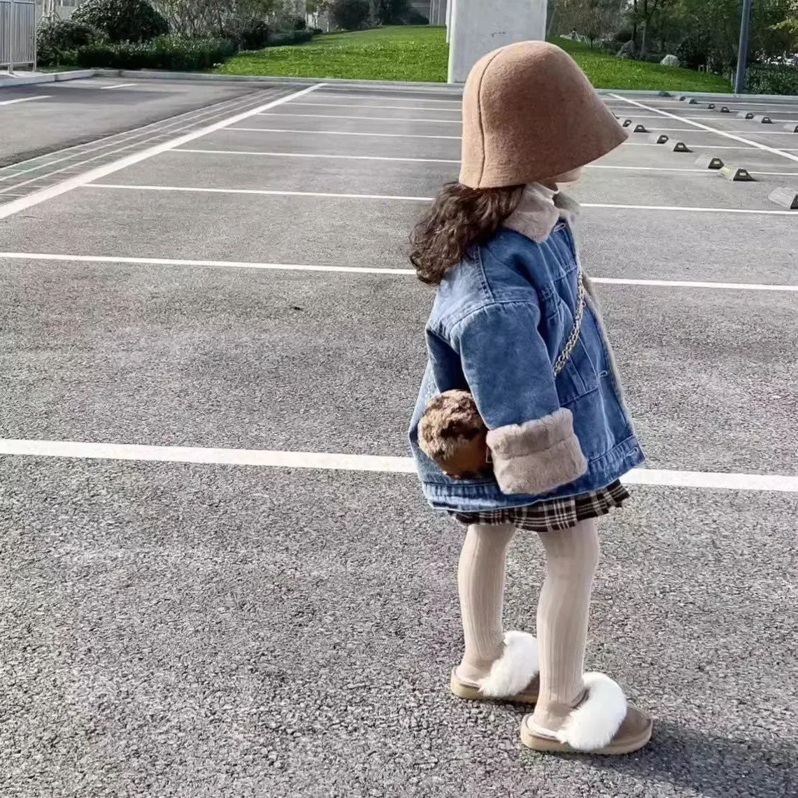 Autumn and Winter Children's Plush Jacket New Girl's Denim Coat Thickened Parker Korean
Autumn and Winter Children's Plush Jacket New Girl's Denim Coat Thickened Parker Korean