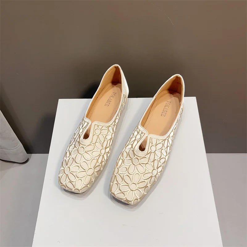 New Womens Shoes Retro French Style Flat Bottom Loafers for Woman Exquisite Embroidery Casual Shoes Designer Shoes Zapatos Mujer
New Womens Shoes Retro French Style Flat Bottom Loafers for Woman Exquisite Embroidery Casual Shoes Designer Shoes Zapatos Mujer