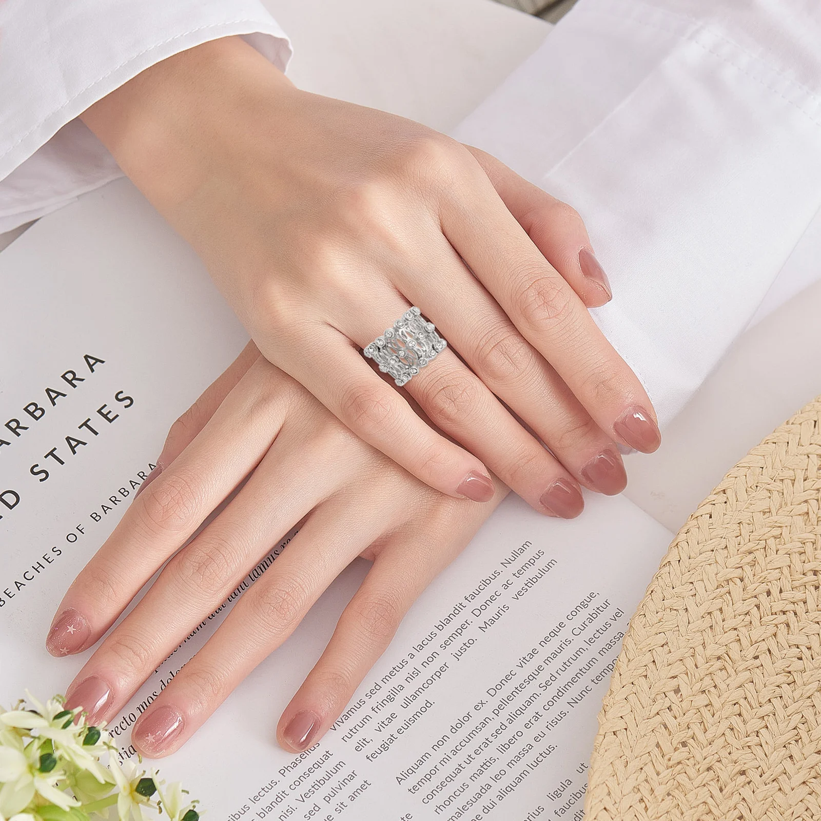 1pc Transformable Ring Bracelet Stretchable Silver Finger Jewelry Dual-Purpose Rhinestone Inlaid Hand Jewelry For Woman
1pc Transformable Ring Bracelet Stretchable Silver Finger Jewelry Dual-Purpose Rhinestone Inlaid Hand Jewelry For Woman