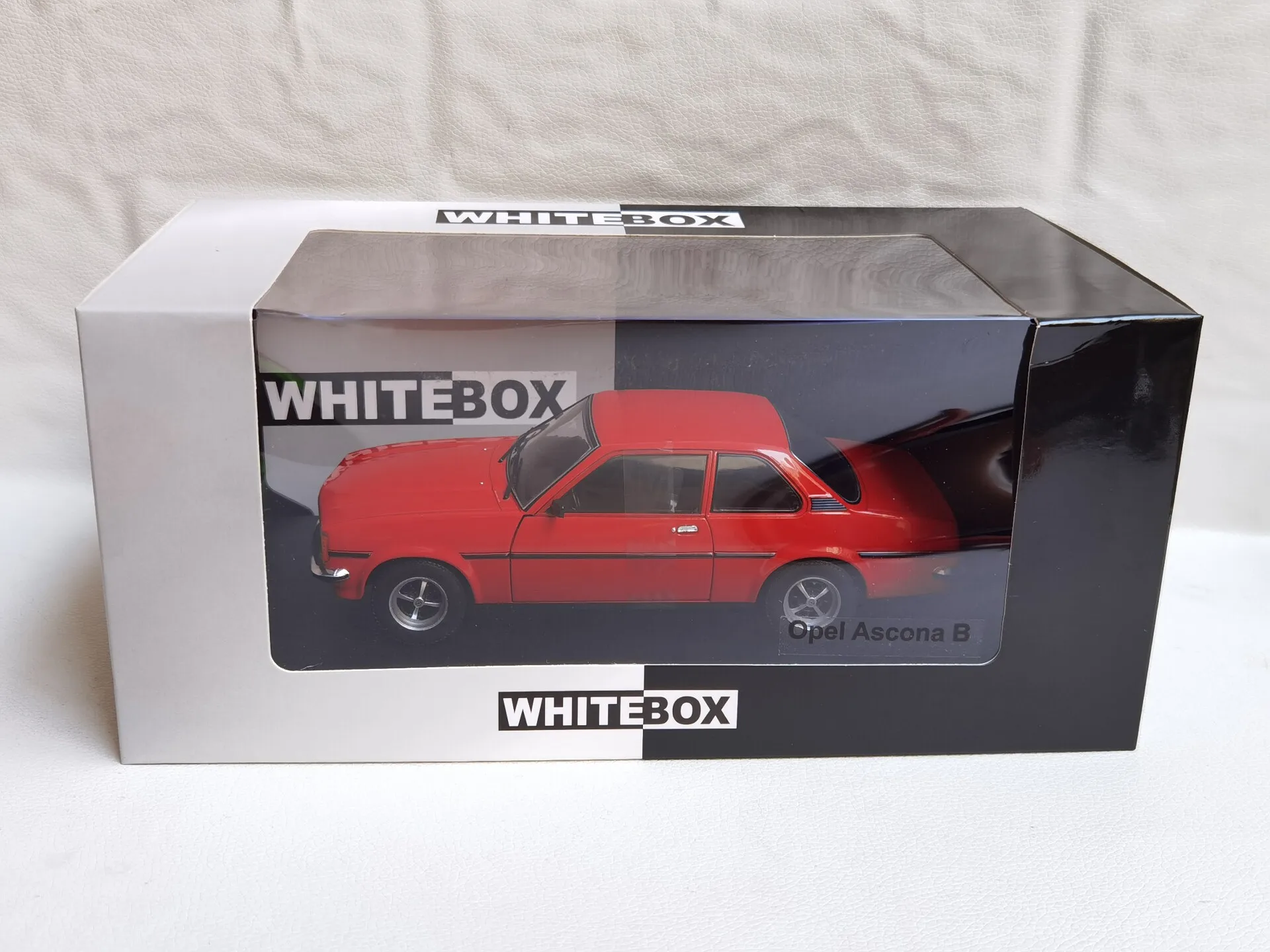 Diecast WHITEBOX 1/24 Scale OPEL ASCONA B K5 Alloy Car Model
Diecast WHITEBOX 1/24 Scale OPEL ASCONA B K5 Alloy Car Model