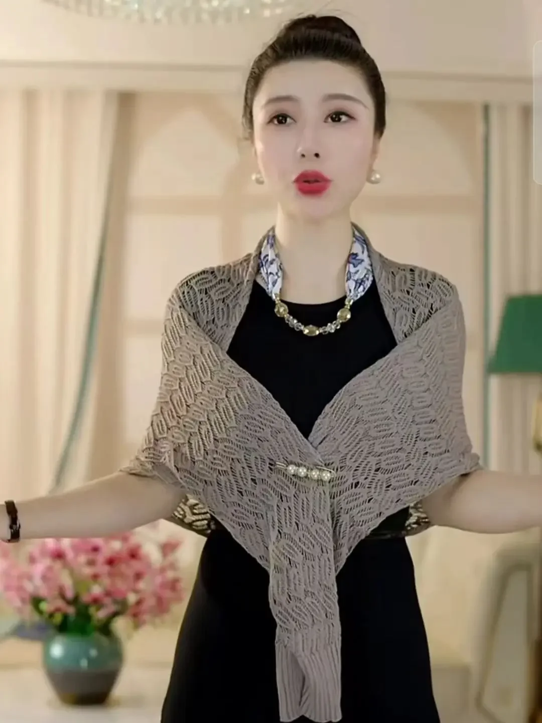 Women's Thin Glass Gauze Sunscreen Shawl with Chinese Style Elements Cool Breathable Elasticity Versatile and Fashionable Y95
Women's Thin Glass Gauze Sunscreen Shawl with Chinese Style Elements Cool Breathable Elasticity Versatile and Fashionable Y95