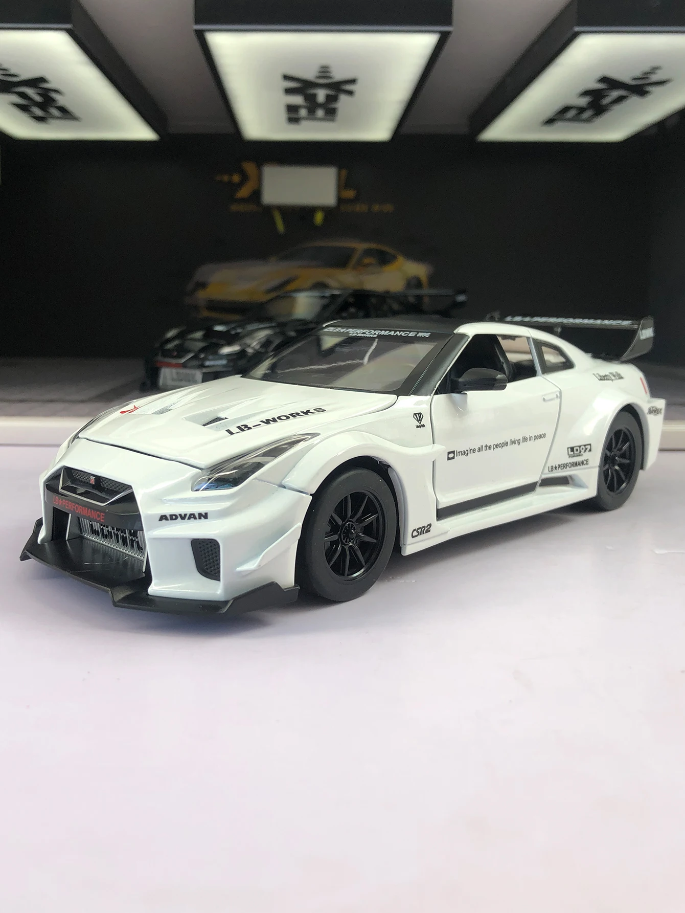 1:24 имитация модели спортивного автомобиля из цинкового сплава, статическое украшение, металлический коллекционный подарочный автомобиль
1:24 имитация модели спортивного автомобиля из цинкового сплава, статическое украшение, металлический коллекционный подарочный автомобиль