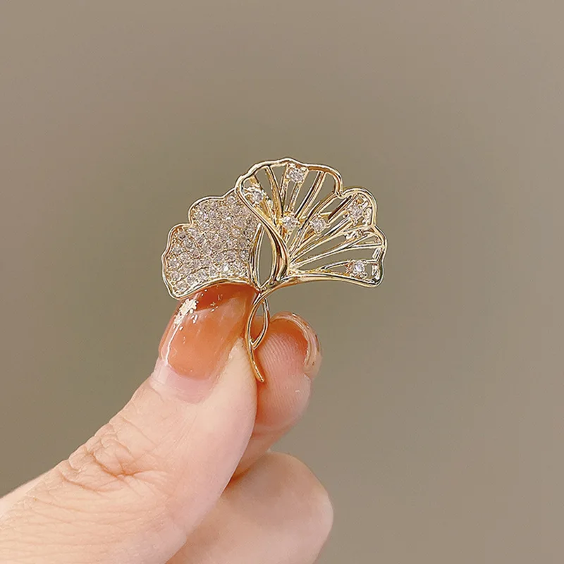 2PC setGinkgo Leaf Brooch Anti-Exposure Pin High-End Brooch Lapel Pin Shirt Suit Accessories Wholesale
2PC setGinkgo Leaf Brooch Anti-Exposure Pin High-End Brooch Lapel Pin Shirt Suit Accessories Wholesale