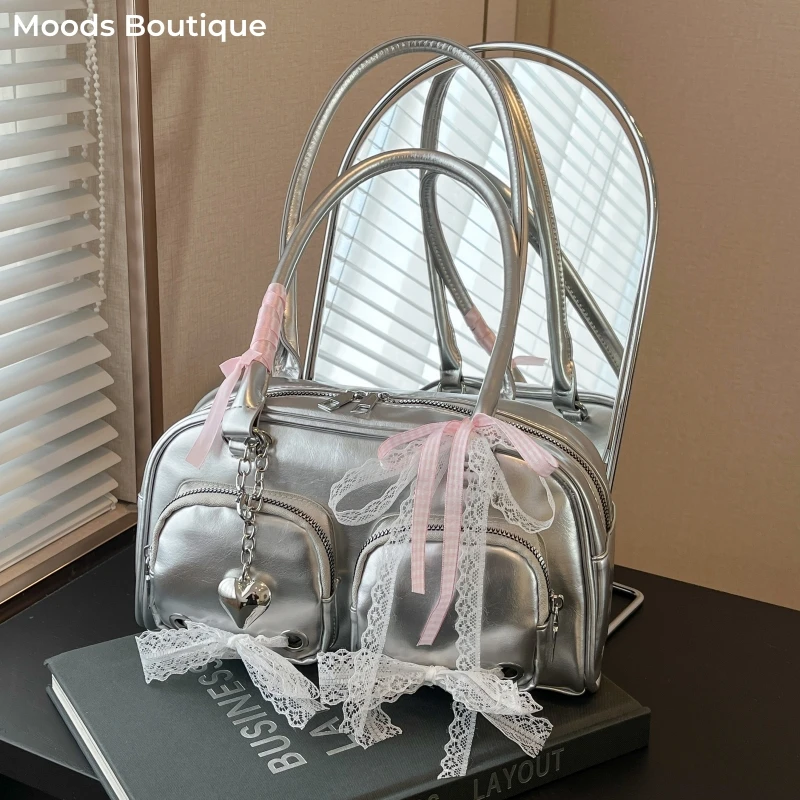 MOODS Y2K Ita-bag For Girls Lace Pendant Cosplay Accessories Large Capacity Boston Shoulder Bags 2025 Designer Handbags Luxury
MOODS Y2K Ita-bag For Girls Lace Pendant Cosplay Accessories Large Capacity Boston Shoulder Bags 2025 Designer Handbags Luxury