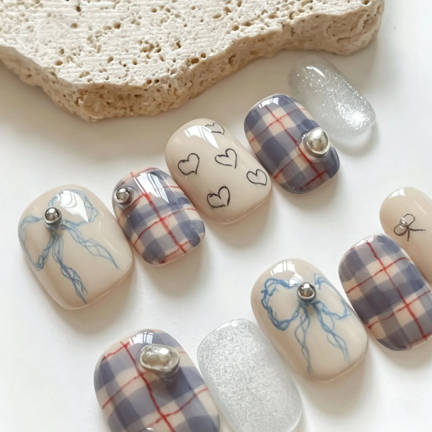 30PCS Blue Red Plaid Checkered Press on Nail Black Heart Blue Ribbon Bow Silver Glitter Metal Round Bead Fake Nail for Women
30PCS Blue Red Plaid Checkered Press on Nail Black Heart Blue Ribbon Bow Silver Glitter Metal Round Bead Fake Nail for Women