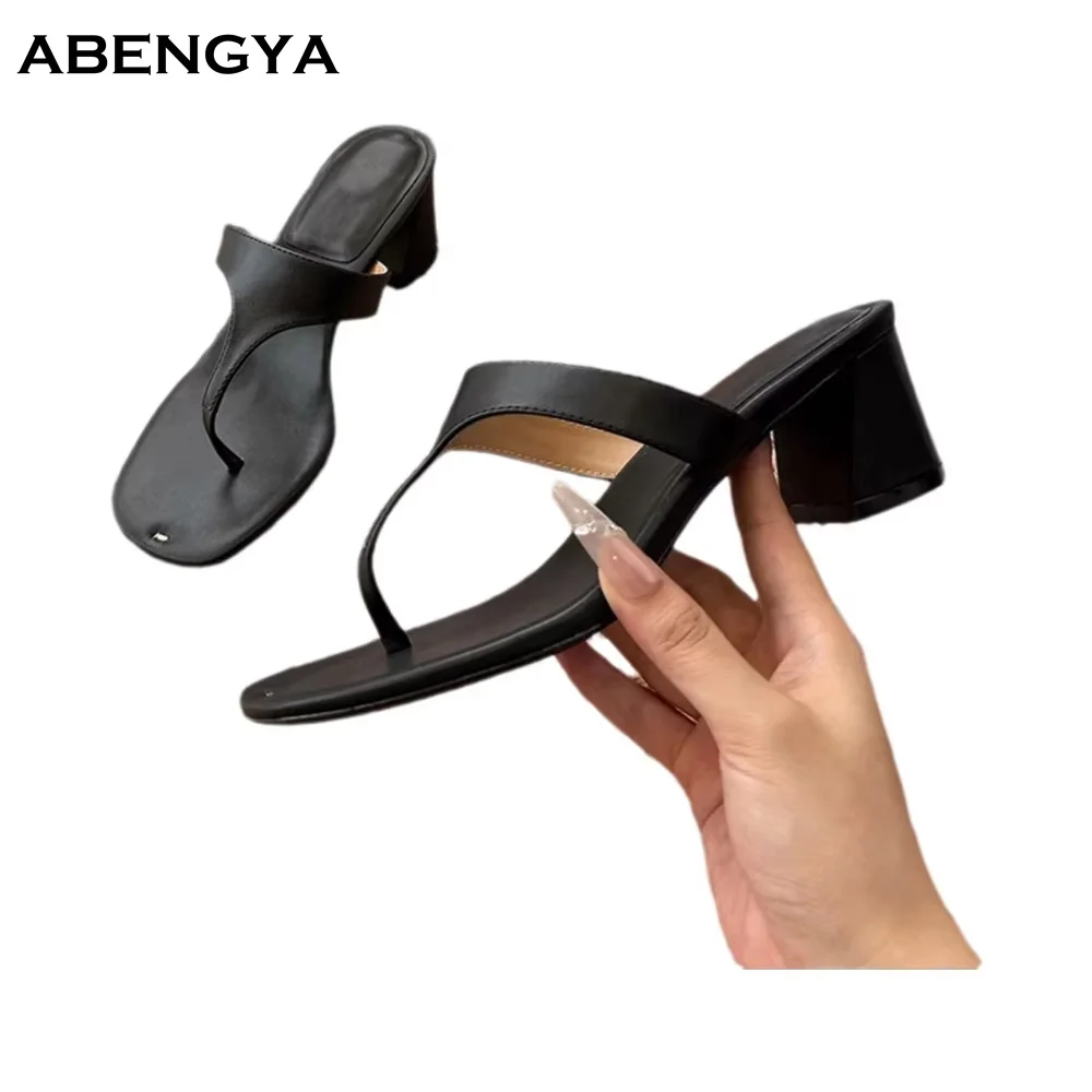 2026 Summer New Leather Flip Flops Slippers Women Round Toe Chunky Heels Dress Shoes Designer Fashion Party Banquet Shoes Women
2026 Summer New Leather Flip Flops Slippers Women Round Toe Chunky Heels Dress Shoes Designer Fashion Party Banquet Shoes Women