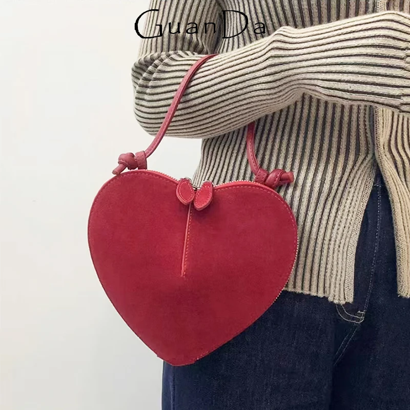 Роскошная женская замшевая сумка в форме сердца из воловьей кожи, модная повседневная дорожная сумка через плечо, вечерние женские милые сумки на плечо, кошелек
Роскошная женская замшевая сумка в форме сердца из воловьей кожи, модная повседневная дорожная сумка через плечо, вечерние женские милые сумки на плечо, кошелек