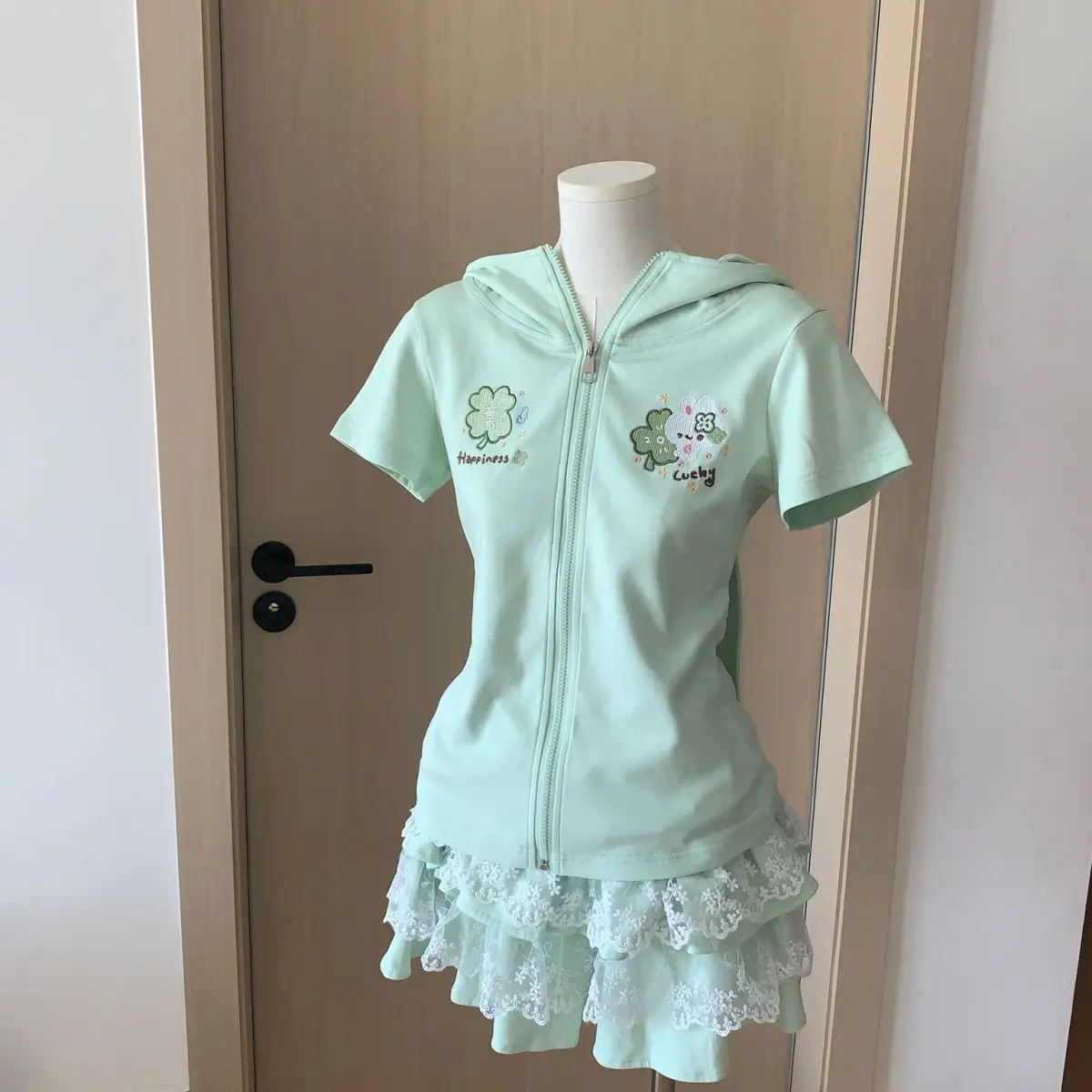 Japanese Cute Rabbit Ears Rabbit Ears Slim Fit Zip Up Hoodie + Elastic Waist Lace Mini Skirt Two Piece Sets Women Y2k Suits
Japanese Cute Rabbit Ears Rabbit Ears Slim Fit Zip Up Hoodie + Elastic Waist Lace Mini Skirt Two Piece Sets Women Y2k Suits