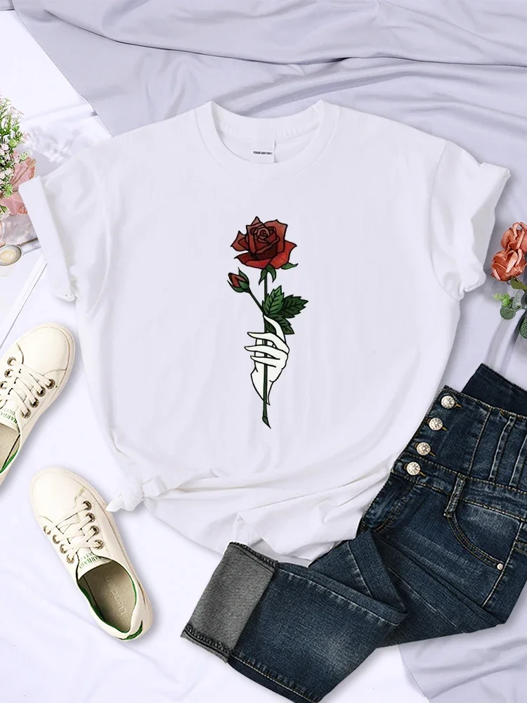 Hand Hold The Rose Beautiful Flower Printed Womens Short Sleeve Personality Casual T-Shirts Vintage All-math Woman Tee Clothing
Hand Hold The Rose Beautiful Flower Printed Womens Short Sleeve Personality Casual T-Shirts Vintage All-math Woman Tee Clothing