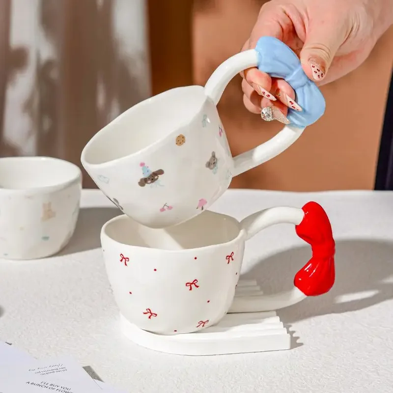 Bow Handle Mug, Beautiful Drinking Water Ceramic Cup Souvenir Girl Heart Cute Ins Niche Coffee Cups Christmas Gift Drinkware
Bow Handle Mug, Beautiful Drinking Water Ceramic Cup Souvenir Girl Heart Cute Ins Niche Coffee Cups Christmas Gift Drinkware