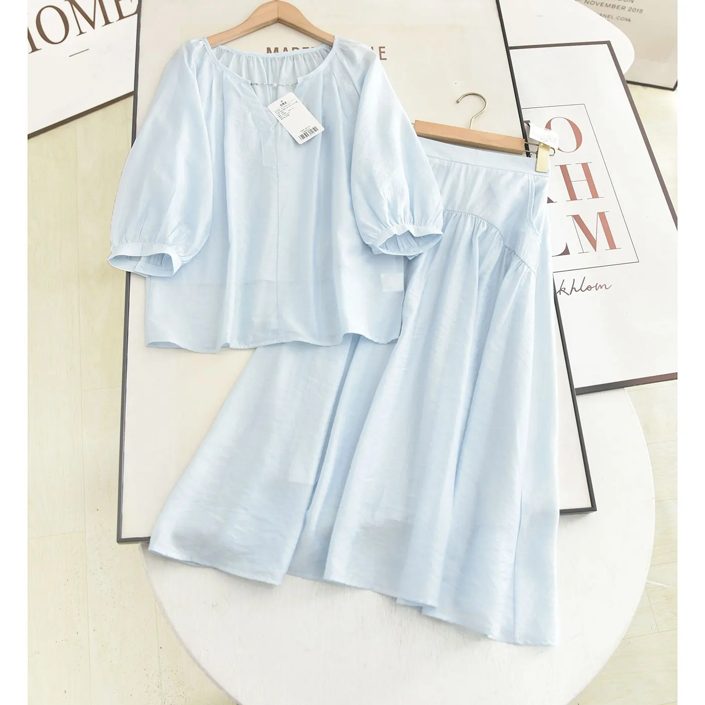 Elegant Summer Outfit Loose Seven-Quarter Sleeve Shirt And A-Line Skirt Two-Piece Set Women's Fashion High Waist Pure Color
Elegant Summer Outfit Loose Seven-Quarter Sleeve Shirt And A-Line Skirt Two-Piece Set Women's Fashion High Waist Pure Color