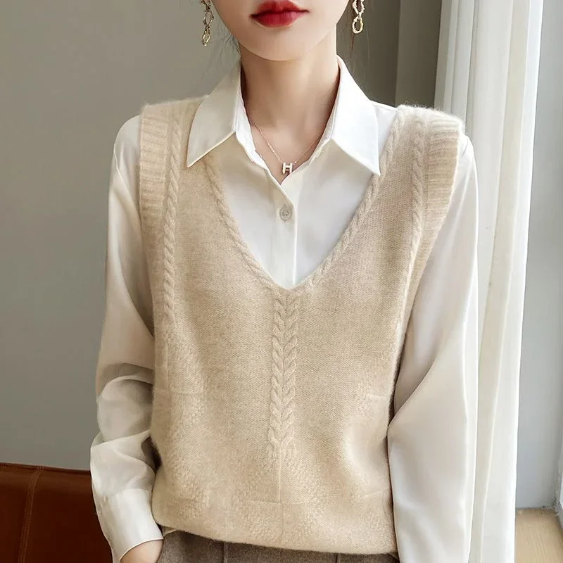 Women's New Spliced Pullover V-neck Fashionable Solid Color Versatile Casual Loose Sleeveless Vest Top
Women's New Spliced Pullover V-neck Fashionable Solid Color Versatile Casual Loose Sleeveless Vest Top