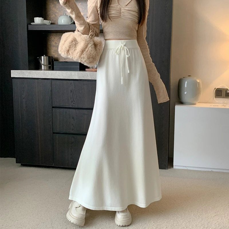 Удобная вязаная юбка-миди А-силуэта с высокой талией для женщин, осенне-зимняя новинка, стройнящая, струящаяся, повседневная длинная юбка
Удобная вязаная юбка-миди А-силуэта с высокой талией для женщин, осенне-зимняя новинка, стройнящая, струящаяся, повседневная длинная юбка