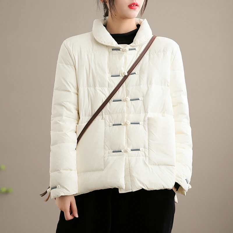Vintage Single Breasted Ultra Light Down Coat Winter Women Casual 90% White Duck Down Jacket Chinese Style Outwear
Vintage Single Breasted Ultra Light Down Coat Winter Women Casual 90% White Duck Down Jacket Chinese Style Outwear