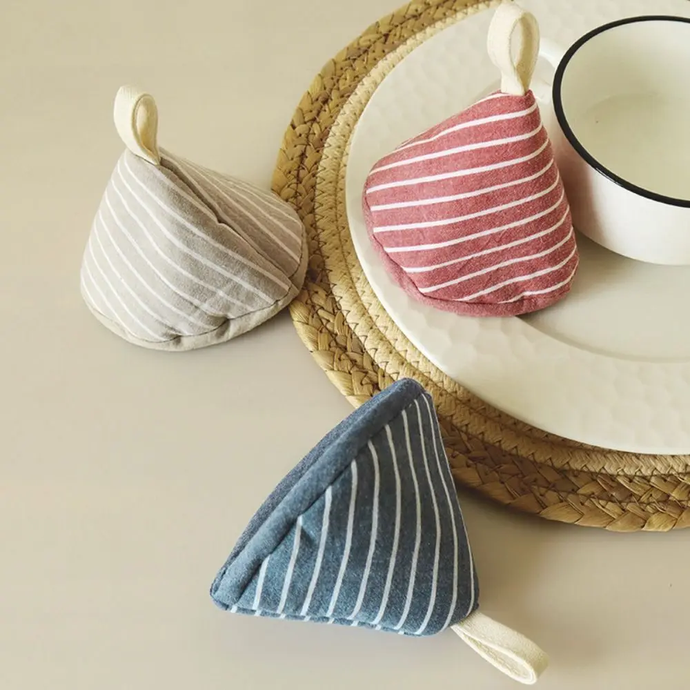 Enamel Pot Cotton Anti-Scalding Pot Triangle Hat Insulation Cloth Cover Pot Handle Thicker Pot Holder Kitchen
Enamel Pot Cotton Anti-Scalding Pot Triangle Hat Insulation Cloth Cover Pot Handle Thicker Pot Holder Kitchen