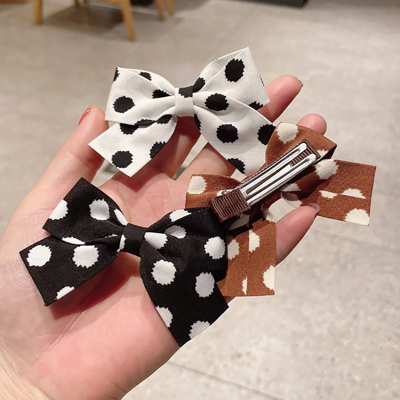 2Pc Sweet Bowknot Hair Clip with Large Polka Dots Hairpins Bow Barrettes Flower Print Duck Tongue Clips Kids Hair Accessories
2Pc Sweet Bowknot Hair Clip with Large Polka Dots Hairpins Bow Barrettes Flower Print Duck Tongue Clips Kids Hair Accessories