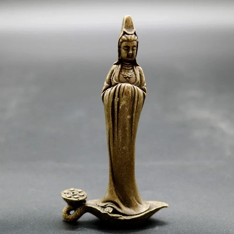 Guanyin bronze statue a leaf of Avalokitesvara, sandalwood, incense and ornaments
Guanyin bronze statue a leaf of Avalokitesvara, sandalwood, incense and ornaments