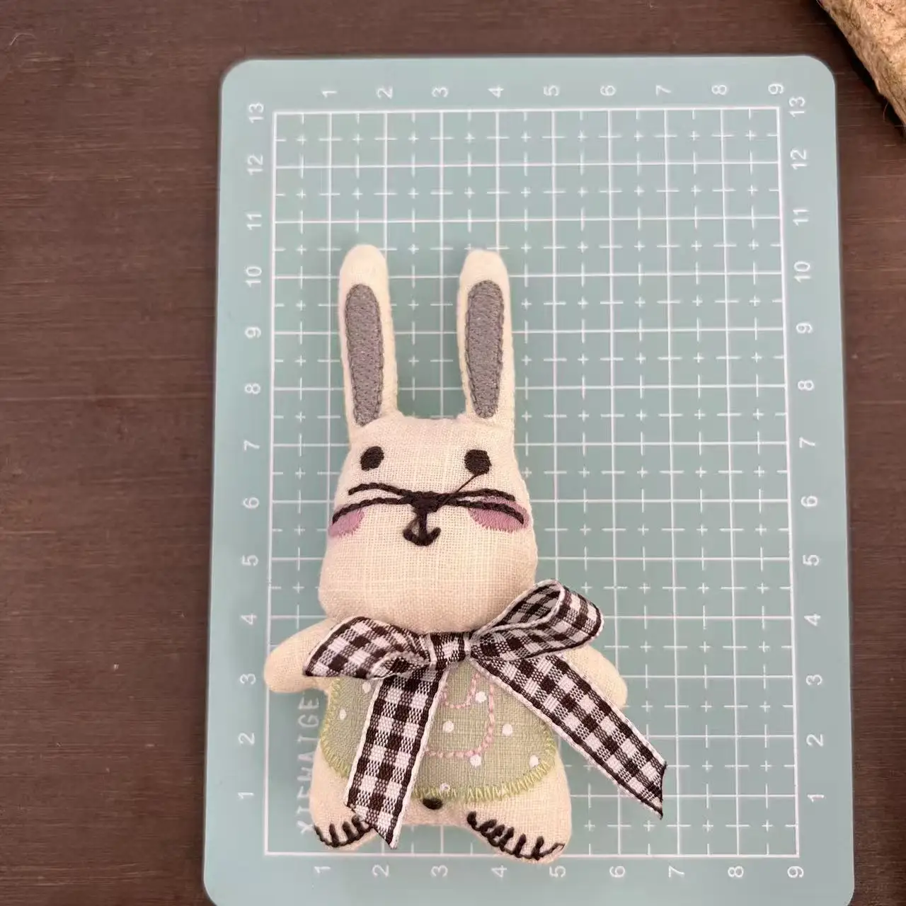 Portable Cartoon Rabbit Brooch for Kids Garment Shoe Hat Decoration DIY Embroidery Craft Kit Adorable
Portable Cartoon Rabbit Brooch for Kids Garment Shoe Hat Decoration DIY Embroidery Craft Kit Adorable