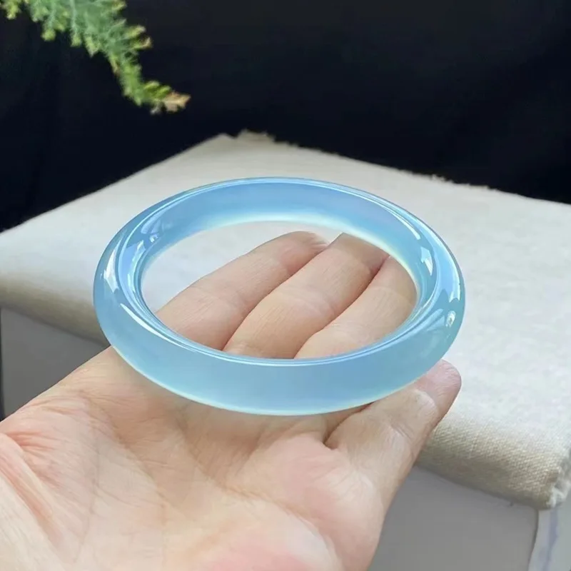 Affordable luxury Natural Glacier Blue Jadeite Bracelet Women's Retro High Ice Agate Sea Blue Ice Clear Green Round Bar Bracelet
Affordable luxury Natural Glacier Blue Jadeite Bracelet Women's Retro High Ice Agate Sea Blue Ice Clear Green Round Bar Bracelet