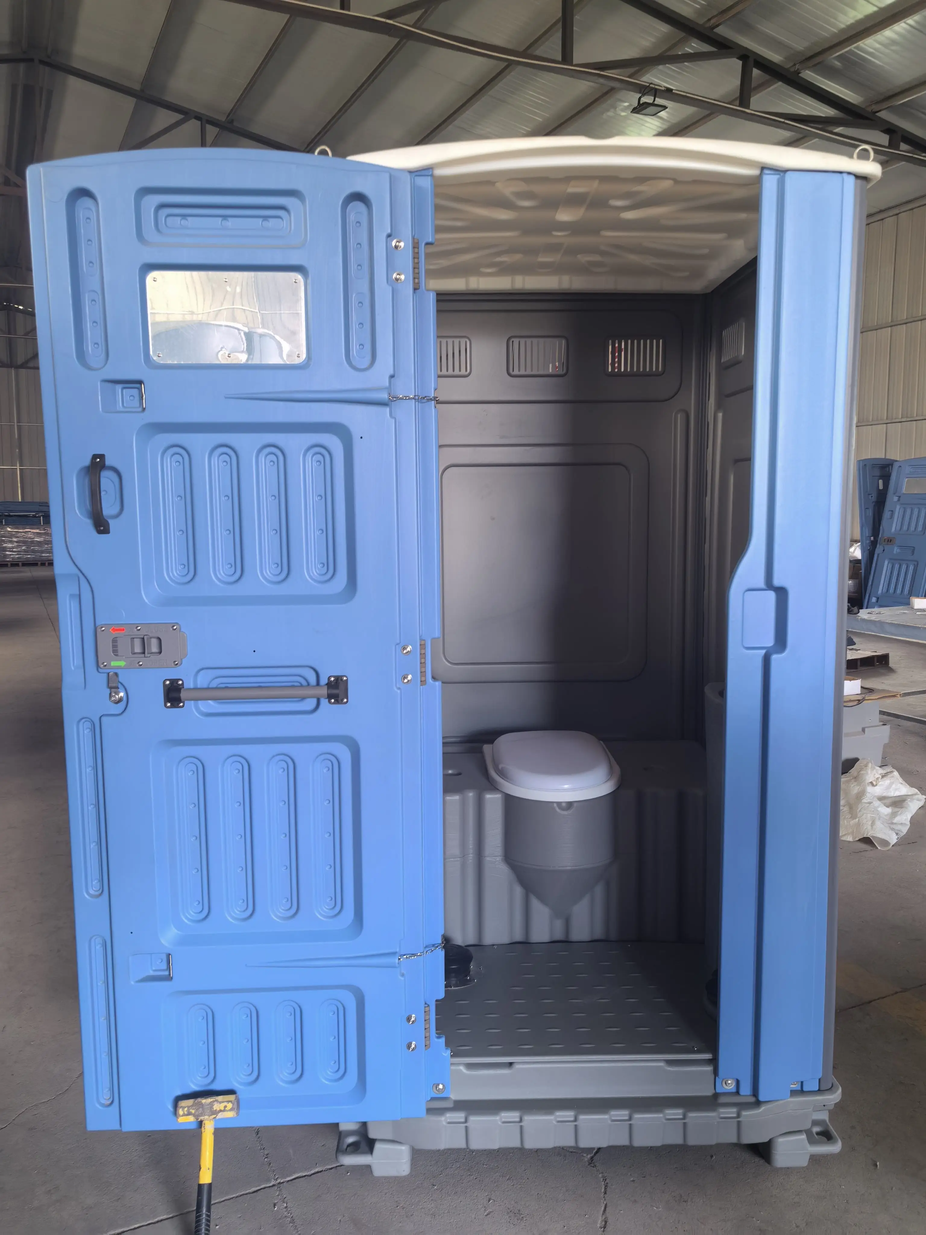 Outdoor Toilet Public Mobiles Cabin Movable for Construction Site Luxury Portable Toilet Portable WC Toilet
Outdoor Toilet Public Mobiles Cabin Movable for Construction Site Luxury Portable Toilet Portable WC Toilet