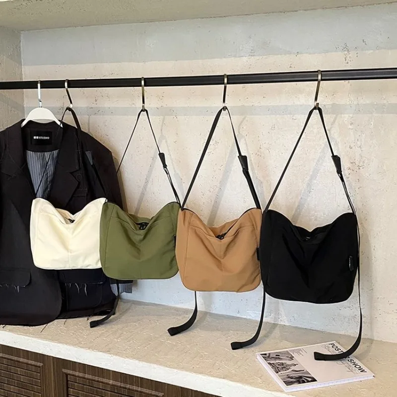 Модная текстурированная сумка для подгузников для женщин, роскошная кожаная сумка через плечо, винтажная минималистичная сумка-тоут, дизайнерская, вместительная, элегантная.
Модная текстурированная сумка для подгузников для женщин, роскошная кожаная сумка через плечо, винтажная минималистичная сумка-тоут, дизайнерская, вместительная, элегантная.