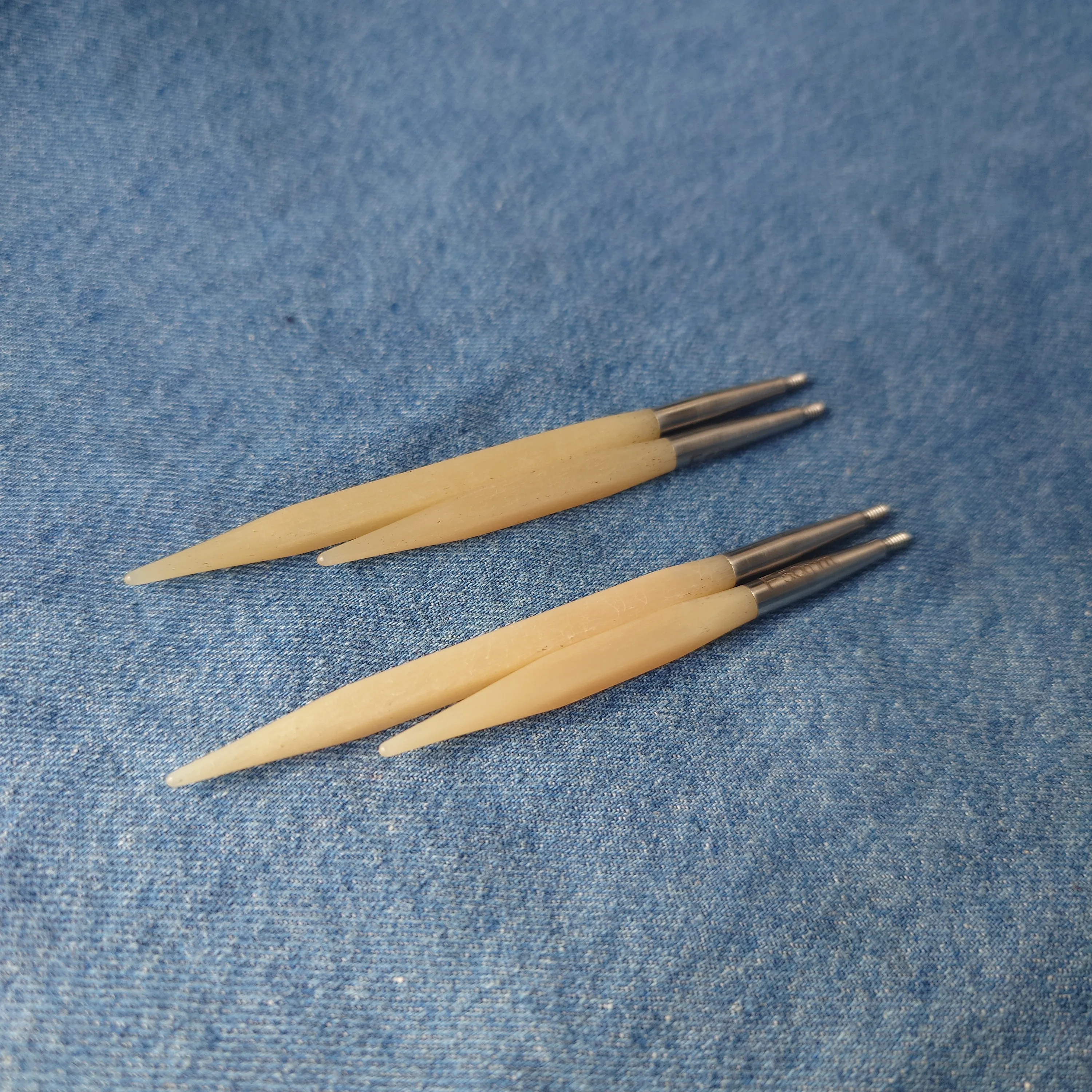 Defective F Style Old Camel Bone Sweater Needle Sleeve Finished Product Suitable for F Style Rope Home Textile Sewing DIY
Defective F Style Old Camel Bone Sweater Needle Sleeve Finished Product Suitable for F Style Rope Home Textile Sewing DIY