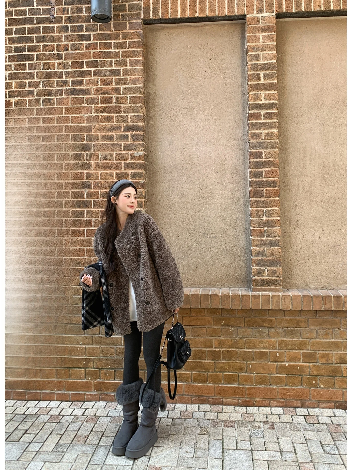 Двусторонняя куртка из овечьей шерсти NORA STUDIO Lost Words с двойной застежкой, из натуральной кожи и меха, новый корейский стиль для повседневной носки
Двусторонняя куртка из овечьей шерсти NORA STUDIO Lost Words с двойной застежкой, из натуральной кожи и меха, новый корейский стиль для повседневной носки