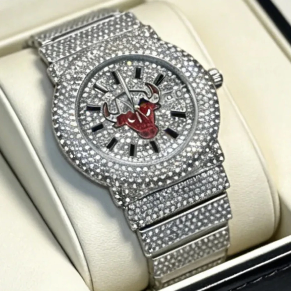 Hip Hop Bling Bull Head Domineering Pattern Dial Quartz Watch Men Luxury Top Iced Out Diamond Steel Watches Clock Dropshipping
Hip Hop Bling Bull Head Domineering Pattern Dial Quartz Watch Men Luxury Top Iced Out Diamond Steel Watches Clock Dropshipping