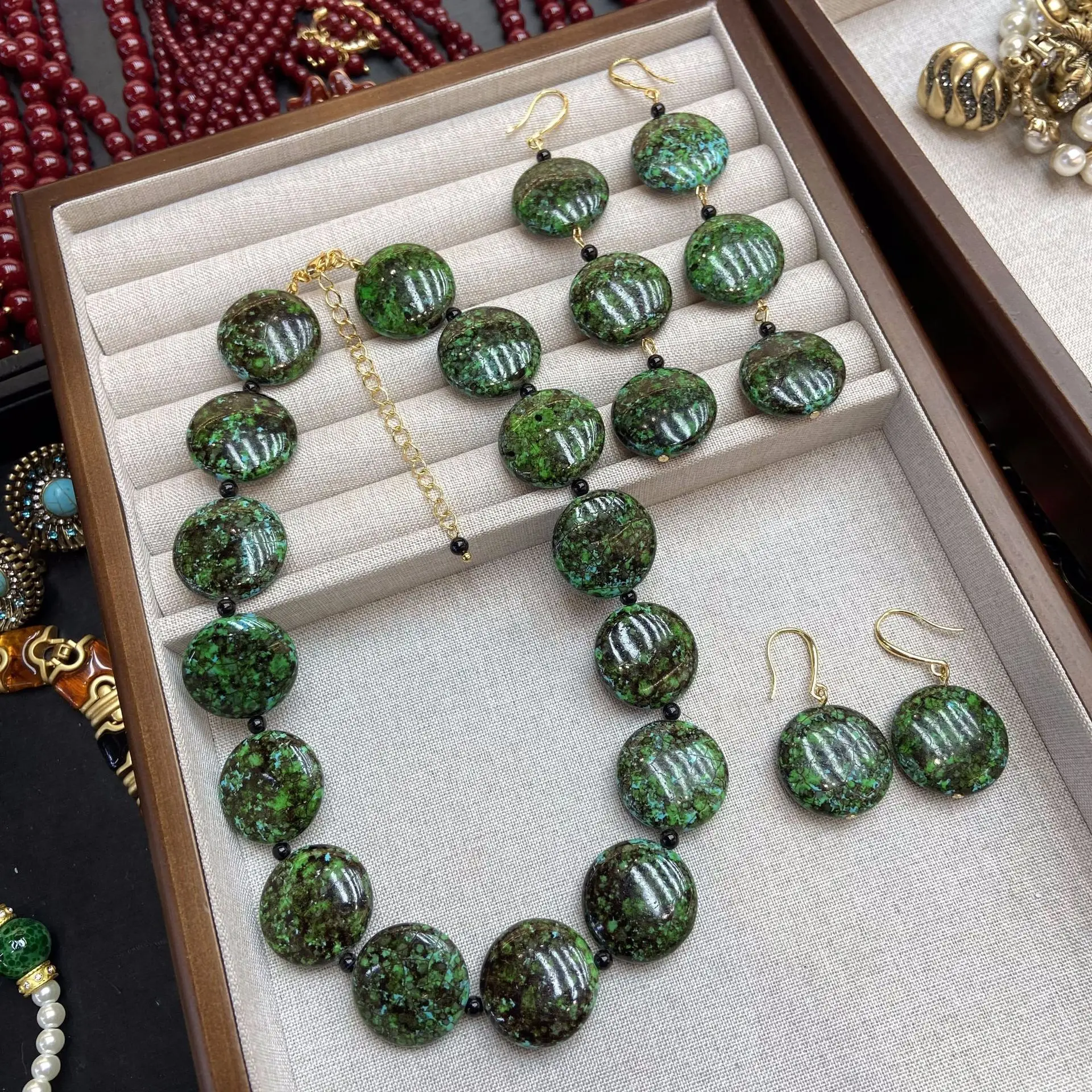 Unique Natural Turquoise Necklace Long Earrings Short Earrings Three Piece Set Woman Fashion Accessories High quality 2025 New
Unique Natural Turquoise Necklace Long Earrings Short Earrings Three Piece Set Woman Fashion Accessories High quality 2025 New