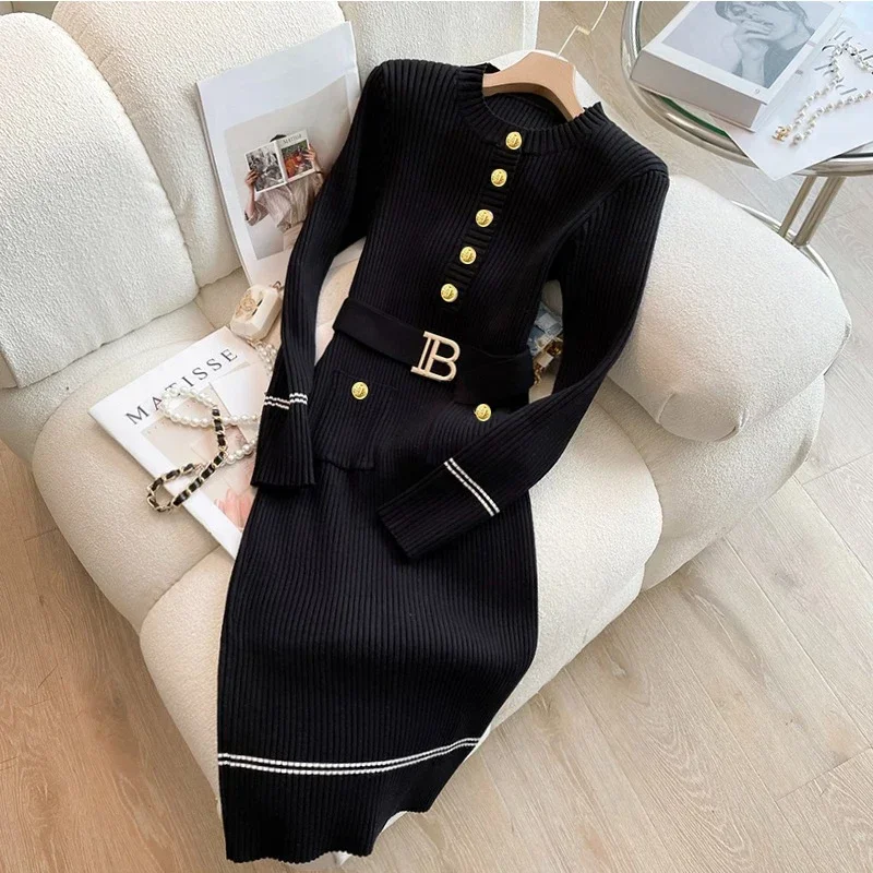 2025 Spring Autumn Women Knitted Dress Brand Fashion O-neck Buttons Bodycon Sweater Dress with Belt Lady Office Dress
2025 Spring Autumn Women Knitted Dress Brand Fashion O-neck Buttons Bodycon Sweater Dress with Belt Lady Office Dress
