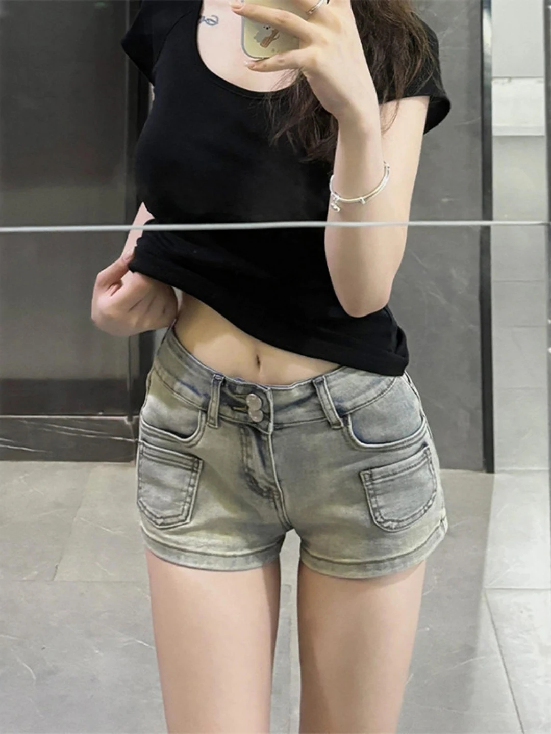 Ripped Pocket Denim Shorts Women Summer plus Size Slimming A-Line Tight Fit Low Waist Stylish Commuter Look Casual Jeans
Ripped Pocket Denim Shorts Women Summer plus Size Slimming A-Line Tight Fit Low Waist Stylish Commuter Look Casual Jeans
