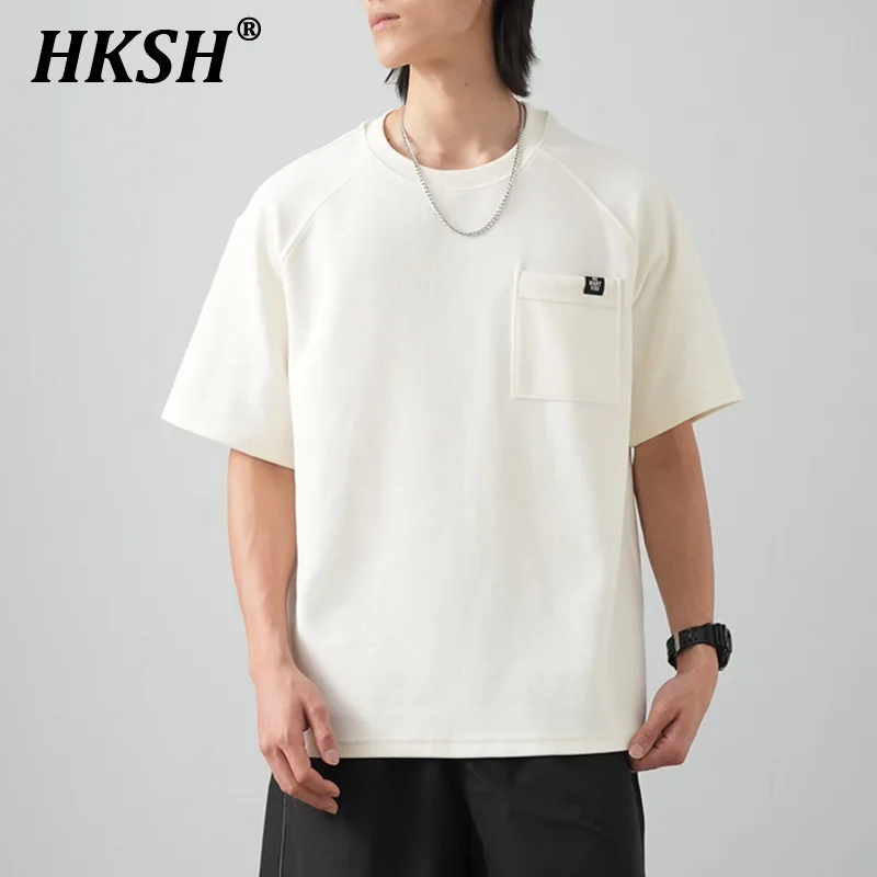 HKSH Summer New Men's Tide Pocket Tees High Street Punk T-shirt Retro Half Sleeve Versatile O-Neck Letter Streetwear Tops HK2148
HKSH Summer New Men's Tide Pocket Tees High Street Punk T-shirt Retro Half Sleeve Versatile O-Neck Letter Streetwear Tops HK2148