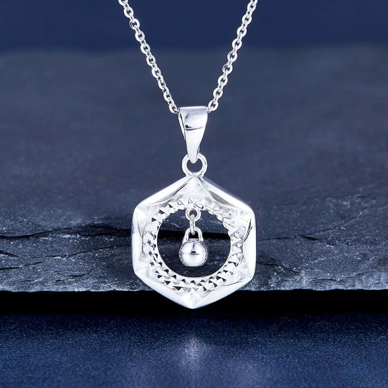 Real Pure Platinum 950 Women Lucky Bead Carved Star Hollow Circle Pendant 2.69-2.81g
Real Pure Platinum 950 Women Lucky Bead Carved Star Hollow Circle Pendant 2.69-2.81g