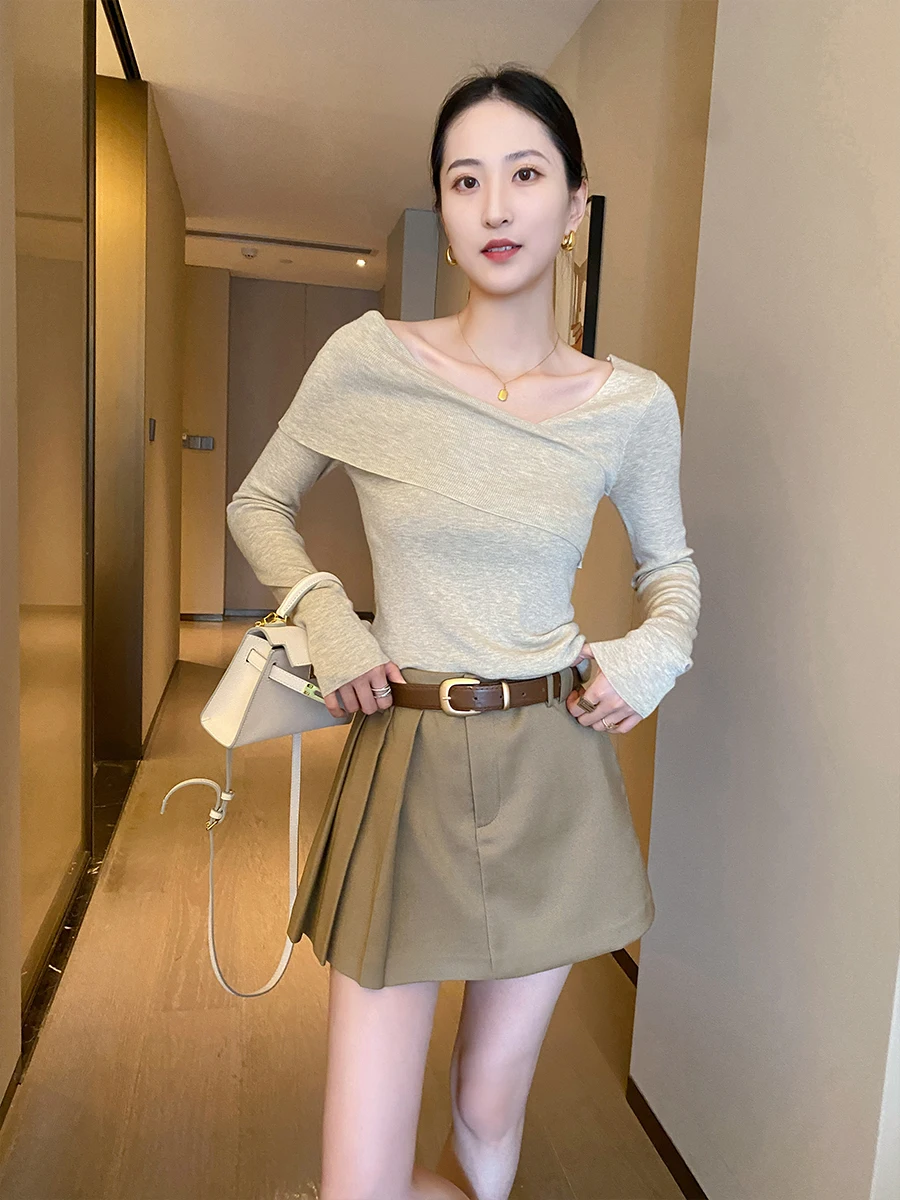 Ele Slim Fit Long Sve Knitted Sweater for Women Pure Color Collared Casual Sle Autumn Faion Inner Wear V Ne Sweater
Ele Slim Fit Long Sve Knitted Sweater for Women Pure Color Collared Casual Sle Autumn Faion Inner Wear V Ne Sweater