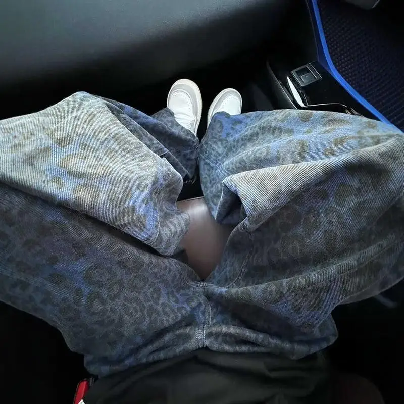 Ретро американские синие джинсы с леопардовым принтом High Street Vibe, прямые джинсы с завышенной ножью, молодежная летняя одежда
Ретро американские синие джинсы с леопардовым принтом High Street Vibe, прямые джинсы с завышенной ножью, молодежная летняя одежда