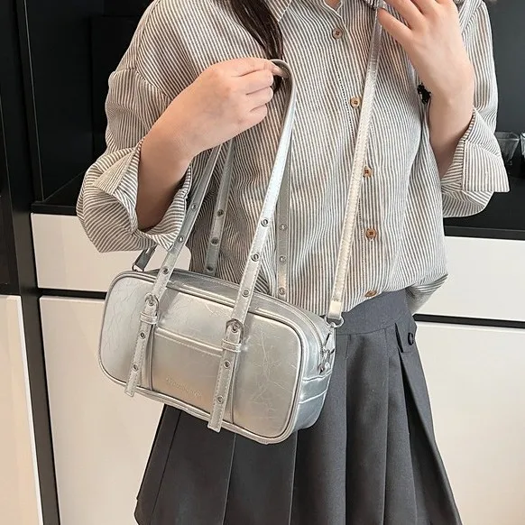 2025 Latest! Women's Stylish Handheld Bowling Bag. Minimalist Single Shoulder Design, Niche Fashion for Female Fashionistas
2025 Latest! Women's Stylish Handheld Bowling Bag. Minimalist Single Shoulder Design, Niche Fashion for Female Fashionistas