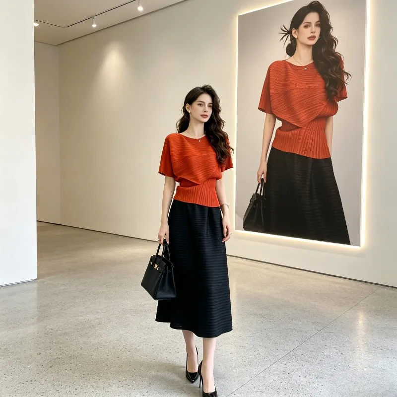 Miyake Pleated 2026 New Commuter Elegant Pleated Short Sleeve T-Shirt for Women Summer Waist-Cinching High-End Solid Color Top
Miyake Pleated 2026 New Commuter Elegant Pleated Short Sleeve T-Shirt for Women Summer Waist-Cinching High-End Solid Color Top