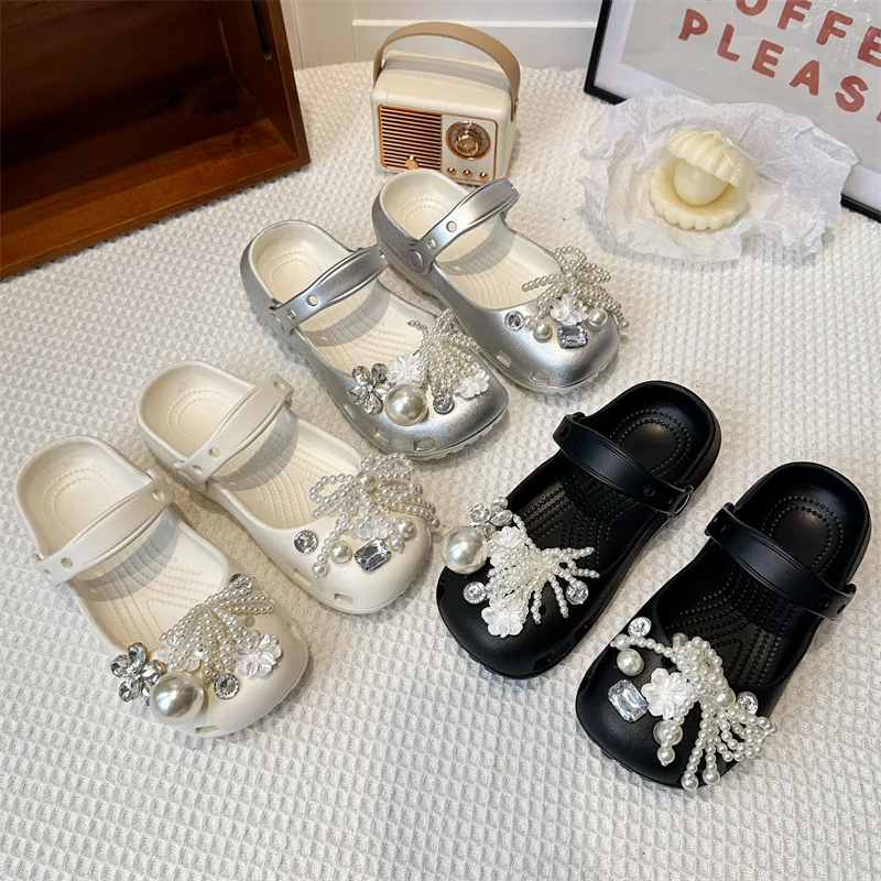 Kids'Casual Shoes Solid Color EVA Summer Flat Shoes For Children Anti-slip Soft Bottom Home Slipper White Black Size 28-39
Kids'Casual Shoes Solid Color EVA Summer Flat Shoes For Children Anti-slip Soft Bottom Home Slipper White Black Size 28-39