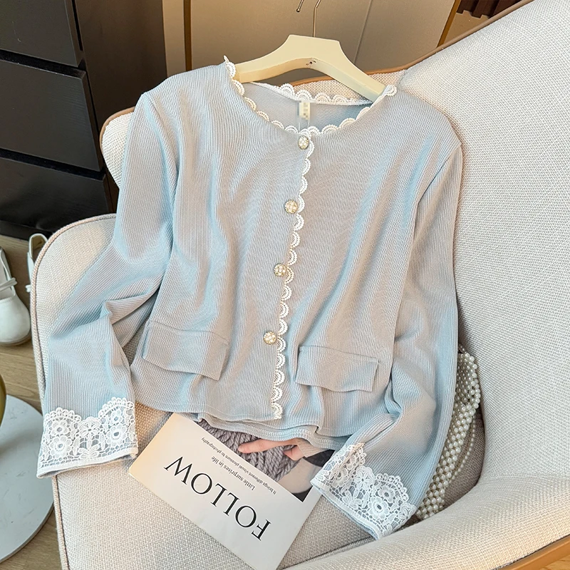 Wedbleser Fashion Style Lace Splicing Long Sleeve Shirt Women Summer 2025 Sweet Age Reduction Single Breasted Loose Top
Wedbleser Fashion Style Lace Splicing Long Sleeve Shirt Women Summer 2025 Sweet Age Reduction Single Breasted Loose Top