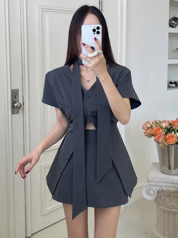Korean Style Women's Fashion Set V-neck Single Button Coat Short Sleeve High Waist A-line Skirt Three-piece Summer Outfit
Korean Style Women's Fashion Set V-neck Single Button Coat Short Sleeve High Waist A-line Skirt Three-piece Summer Outfit