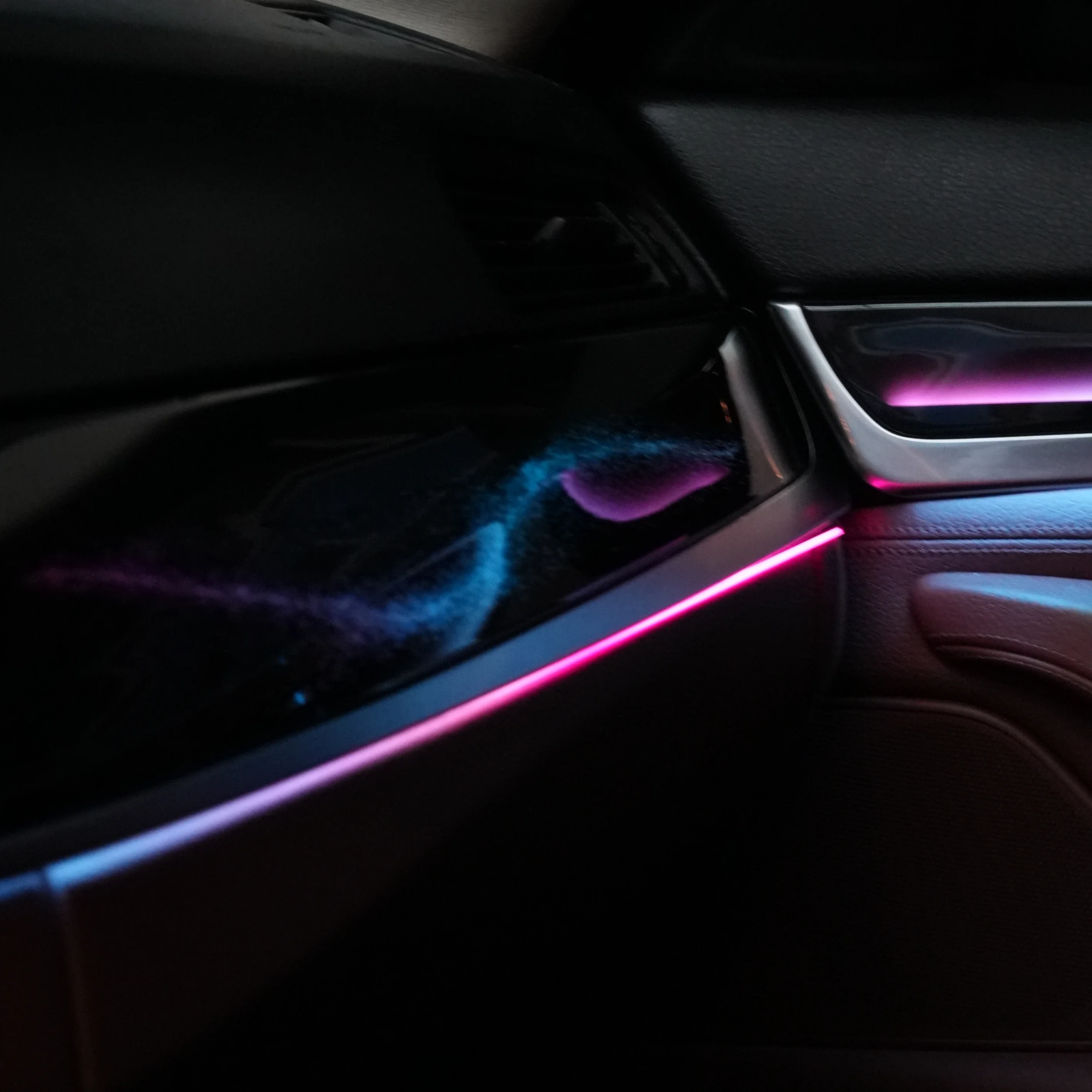 Car Ambient Light with Mobile Control for Multiple Colors Car Interior Lighting Accessories Suitable for 18-23 5 Serie G38
Car Ambient Light with Mobile Control for Multiple Colors Car Interior Lighting Accessories Suitable for 18-23 5 Serie G38