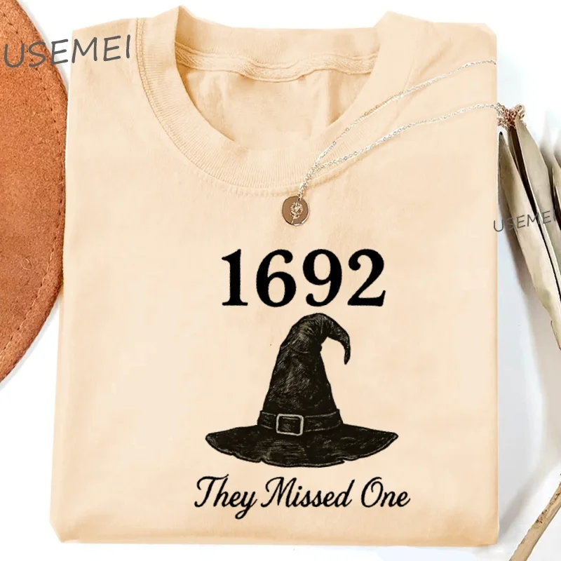 1692 Футболка «Они пропущенный еще», футболка «Ведьма Салем», футболка на Хэллоуин, футболка «Жуткий сезон», уличная одежда больших размеров, одежда 2yk
1692 Футболка «Они пропущенный еще», футболка «Ведьма Салем», футболка на Хэллоуин, футболка «Жуткий сезон», уличная одежда больших размеров, одежда 2yk