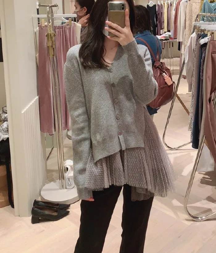 Fashionable V-Neck Buttoned Mesh Knitted Cardigan And Crop Top Two-Piece Set Autumn Winter New Arrival Woolen Commute Style L...
Fashionable V-Neck Buttoned Mesh Knitted Cardigan And Crop Top Two-Piece Set Autumn Winter New Arrival Woolen Commute Style L...
